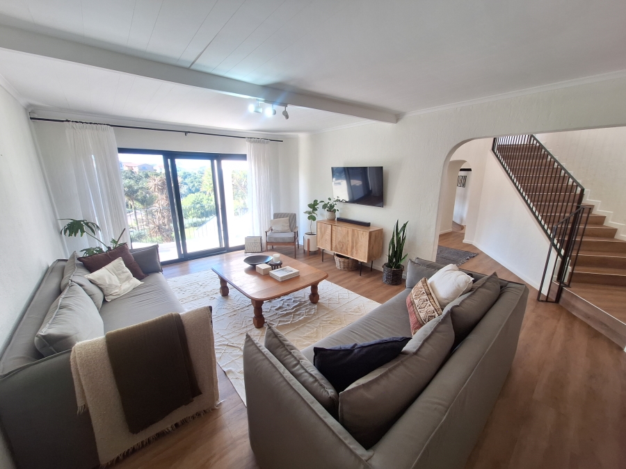 4 Bedroom Property for Sale in Wavecrest Eastern Cape